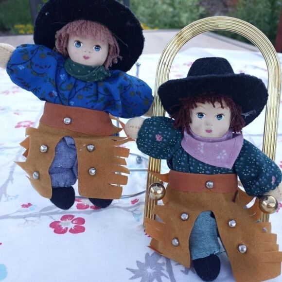 Lot Of 4 Small Sand  Body Dolls 2 Fermers( Couple)& 2 CowboysSmall Sand Body - Picture 3 of 9